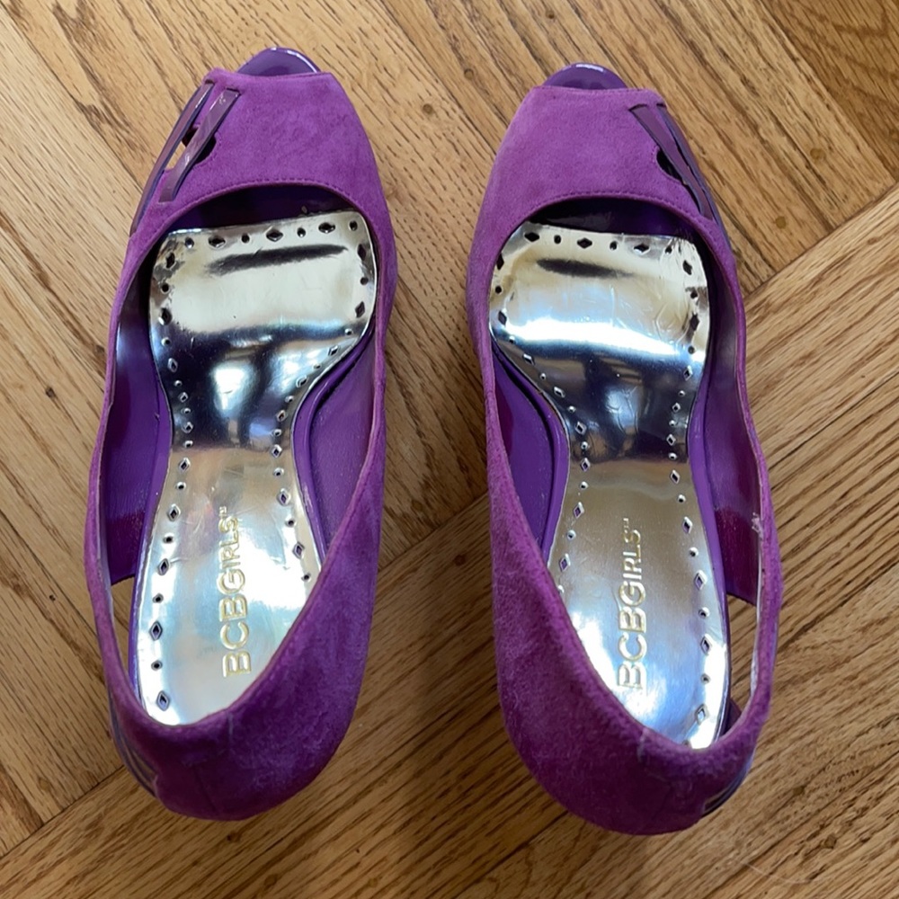 BCBG Grape Colored Suede and Patent 4 inch heels - women’s size 7.5